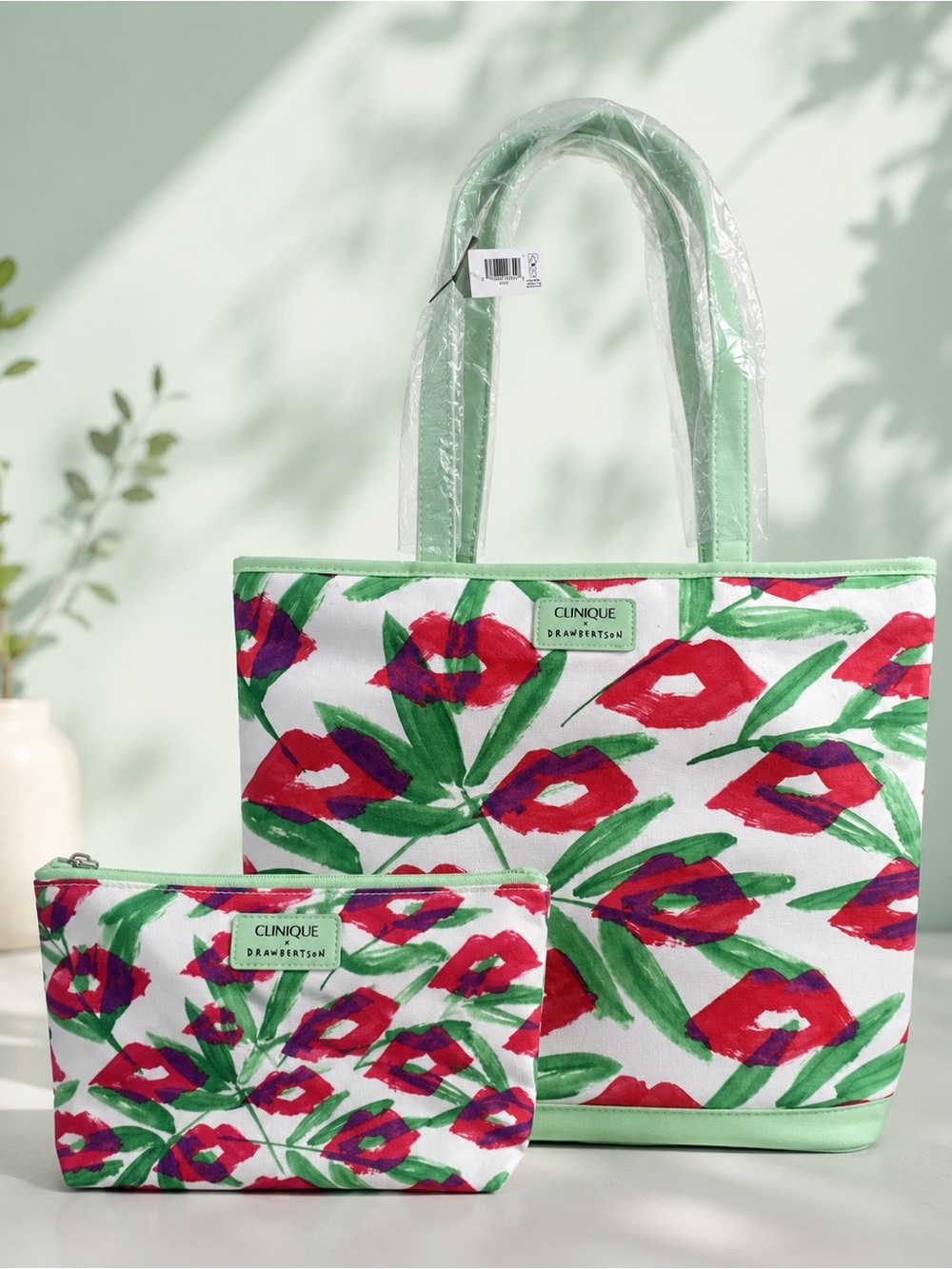 💚💋Clinique x Drawbertson Floral Tote & Cosmetic Bag Set NWT 💋💚